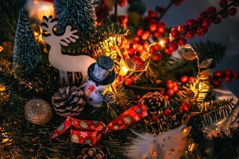 Holiday Table Centerpiece Ideas That Aren't Corny