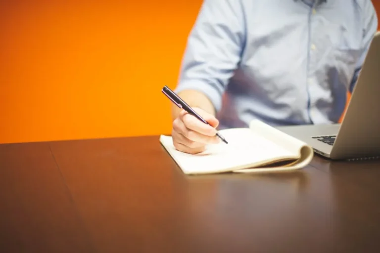 How to Write About uitly in a Way That Feels Natural